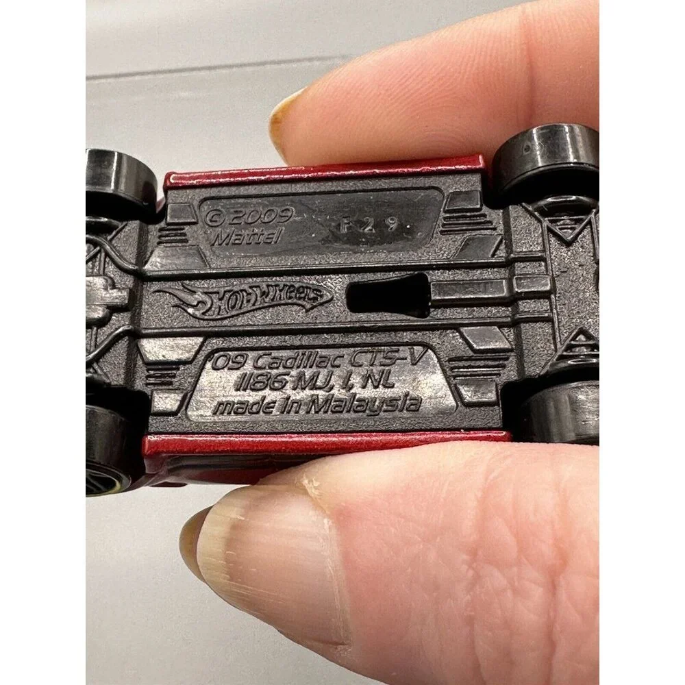 2010 HOT WHEELS '09 CADILLAC CTS-V RED 1:64 DIECAST 2 3/4